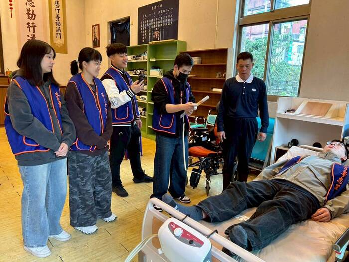 2025年12月06日 慈青志工隊 環保輔具送到家圖片