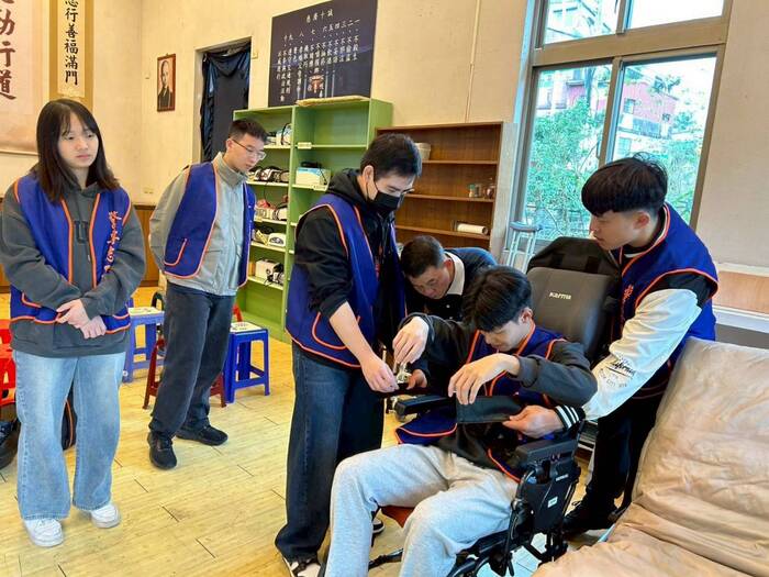 2025年12月06日 慈青志工隊 環保輔具送到家圖片