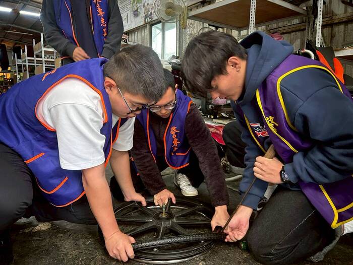 2025年12月06日 慈青志工隊 環保輔具送到家圖片