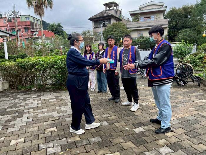 2025年12月06日 慈青志工隊 環保輔具送到家圖片