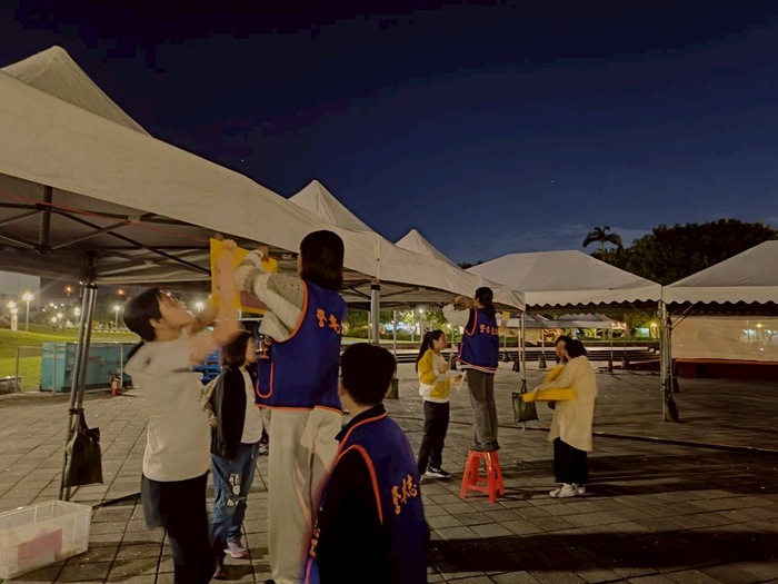 2025年11月15日 樂活志工隊 協助可樂果劇團-義賣園遊會場佈圖片