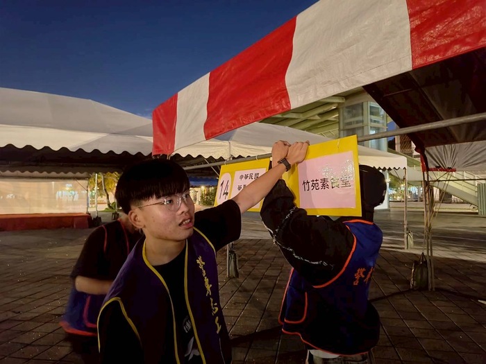 2025年11月15日 樂活志工隊 協助可樂果劇團-義賣園遊會場佈圖片