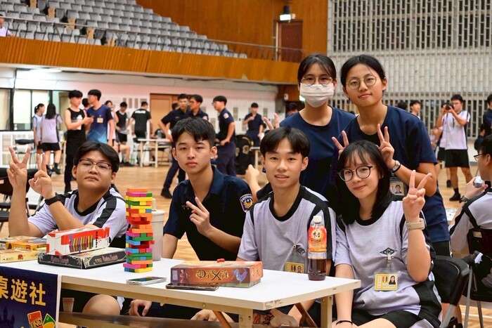 本校桌遊社是一個充滿歡笑與智慧的社團，讓同學在緊湊的警專生活中放鬆心情、增進交流。我們蒐集各式各樣的桌上遊戲，從策略思考到派對互動，無論是想動腦還是單純想玩得開心，都能找到適合你的遊戲。